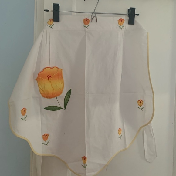 Set of Two Handmade Vintage Mid-Century Cooking Aprons Set - Picture 6 of 16